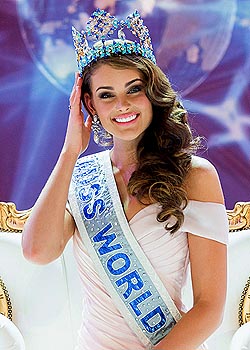 South Africa's Rolene Strauss won Miss World 2014 so Ziphozakhe Zokufa is now representing South Africa at Miss Universe