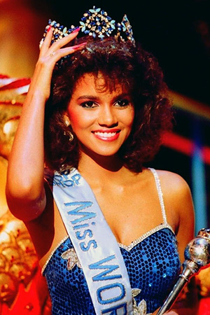 Halle Berry wearing the Miss World crown in 1986 rehearsal