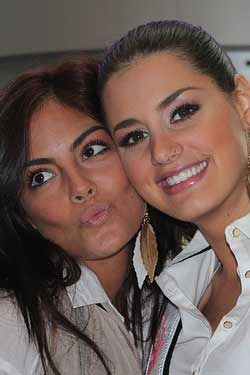 Reigning Miss Universe Ximena Navarrete of Mexico poses with Mexico's representative for 2011, Karin Ontiveros