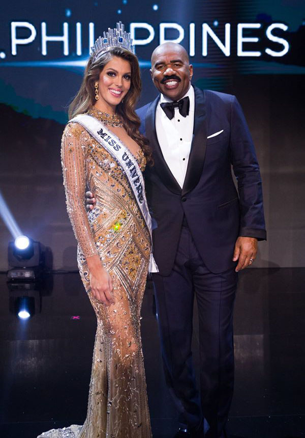 Iris Mittenaere-Miss Universe 2016 with host Steve Harvey
