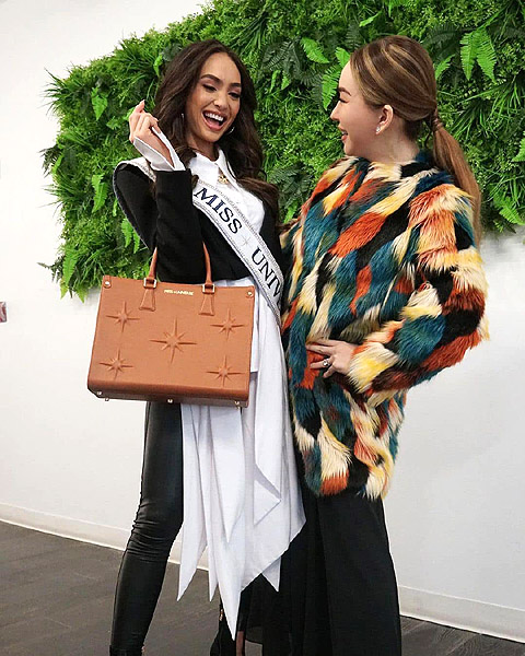 USA's R'Bonney Gabriel is Miss Universe 2022 sporting the Miss Universe brand handbag with Khun Anne