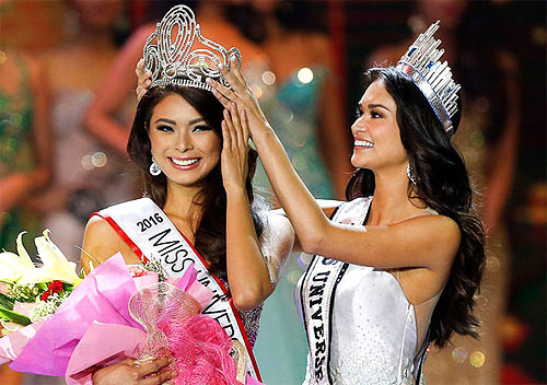 Maxine Medina is crowned Miss Philippines by Pia Wurtzbach, Miss Universe 2015